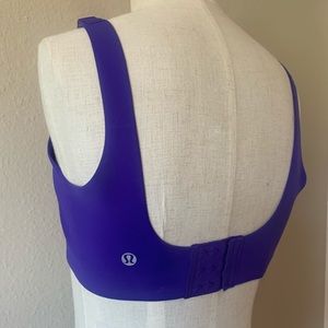 Lululemon 32DD blue sports bra seamless